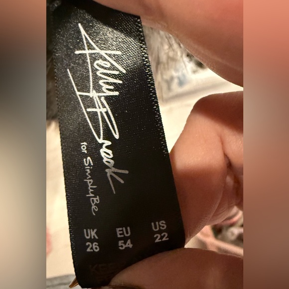 Plus size faux fur coat with tie waist size 22 us or 26 uk - Picture 10 of 11